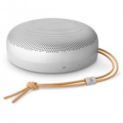 С най-големия woofer в своя клас, Beosound A1 възпроизвежда впечатляващо дълбок бас! Със сертификат IP67 за устойчивост на вода и прах, и мощност 60W, осигурява автономия на батерията до 24 часа и страхотен звук on the go!