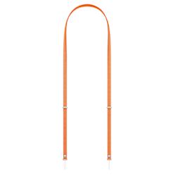 Каишката Crossbody предлага удобно прилягане към тялото и носене без ръце на любимия ти iPhone! Прикрепя се към избрани калъфи на Apple и може да се регулира дължината ѝ според предпочитанията ти!