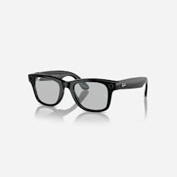 Meta AI Glasses Wayfarer съчетават модерен дизайн с напреднали технологии! С вграден изкуствен интелект, поляризирани лещи за ясна видимост и здрава рамка, предлагат изключителен комфорт!